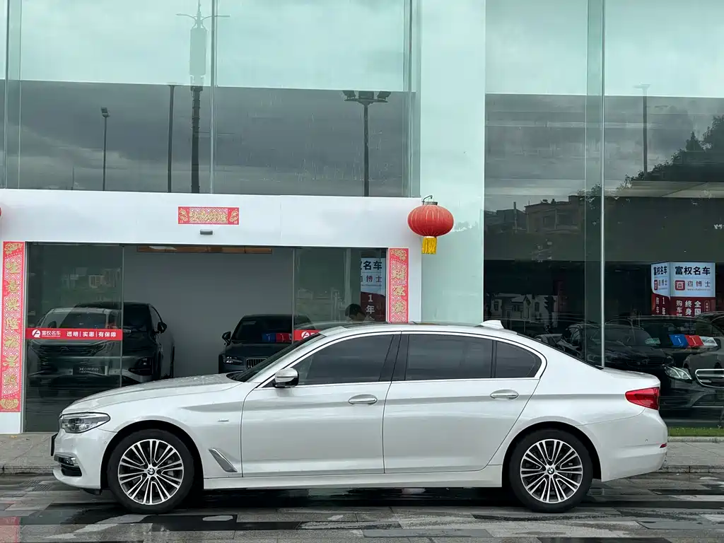 BMW 5 Series 2019 — фото 3