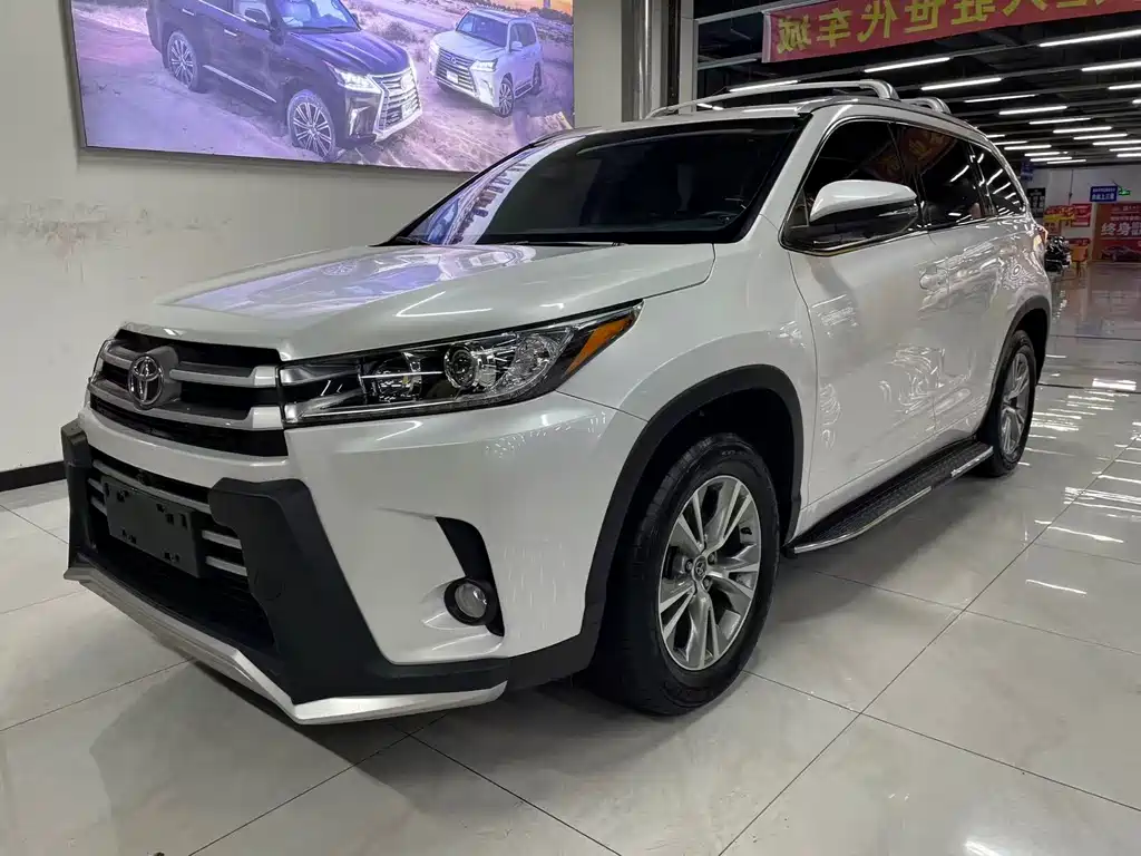 Toyota Highlander 2021 — фото 1