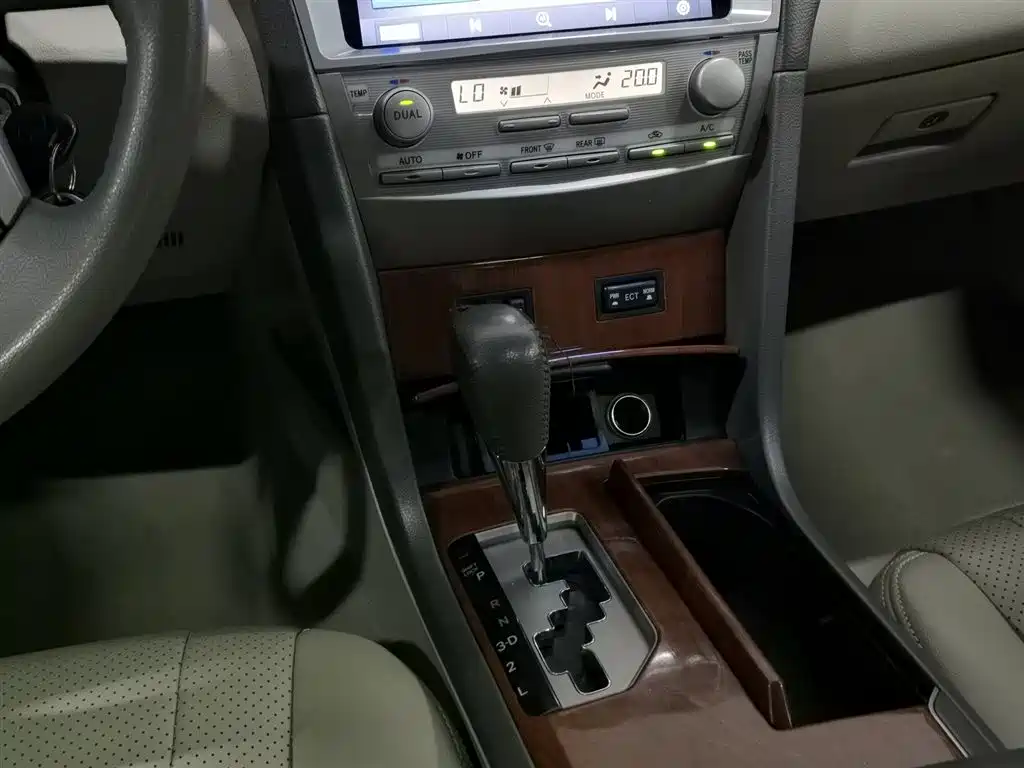 Toyota Camry 2015 — фото 13