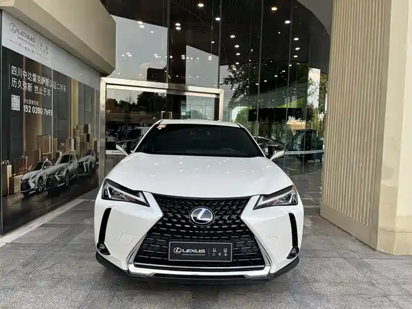 Lexus UX 2021