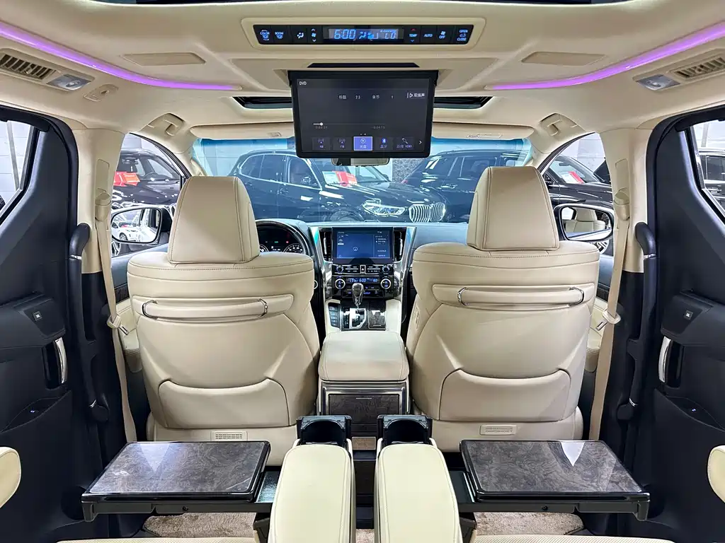 Toyota Alphard 2021 — фото 13