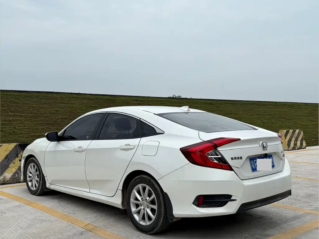 Honda Civic 2017 — фото 17