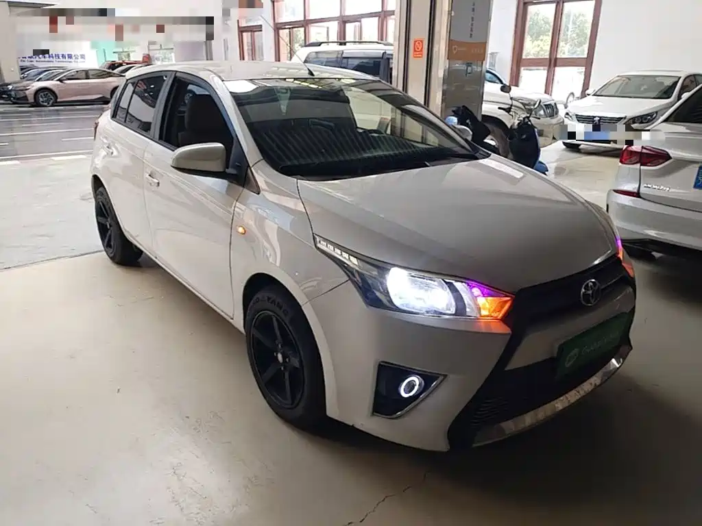 Toyota Yaris L 2014