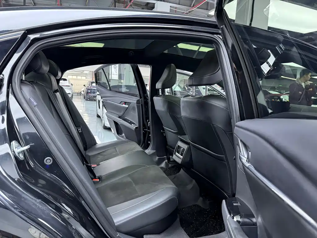 Toyota Camry 2025 — фото 13