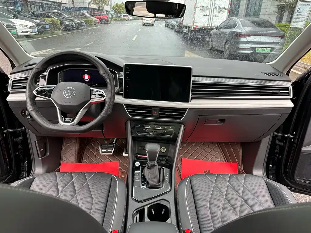 Volkswagen Tiguan L 2023 — фото 4