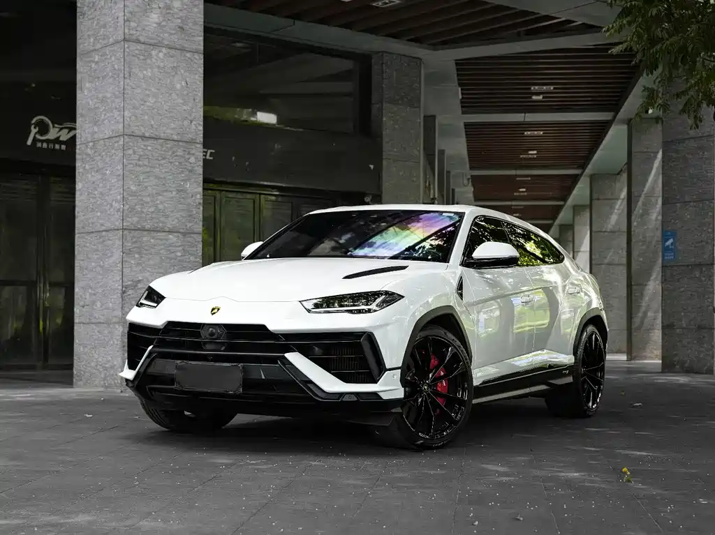Lamborghini Urus 2024 — фото 1