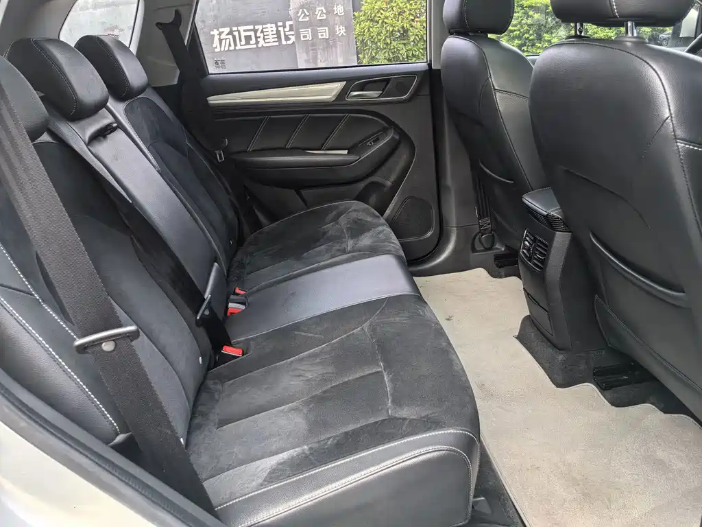 Roewe RX5 New Energy 2018 — фото 22