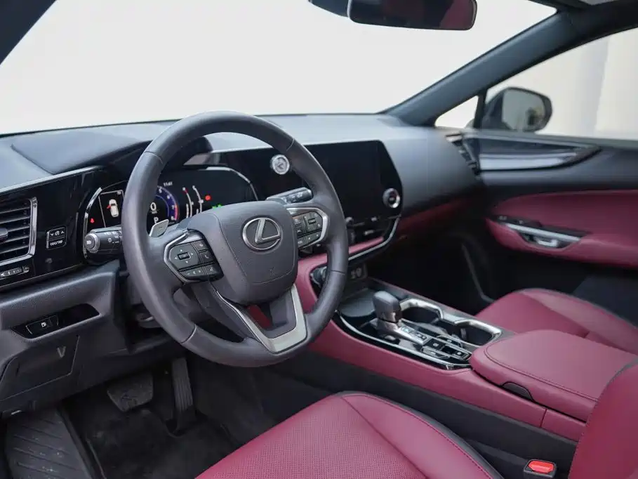 Lexus NX 2024