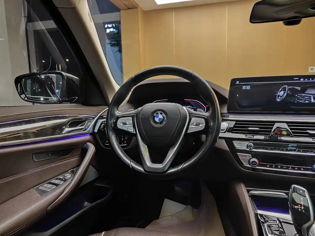 BMW 5 Series 2021 — фото 15