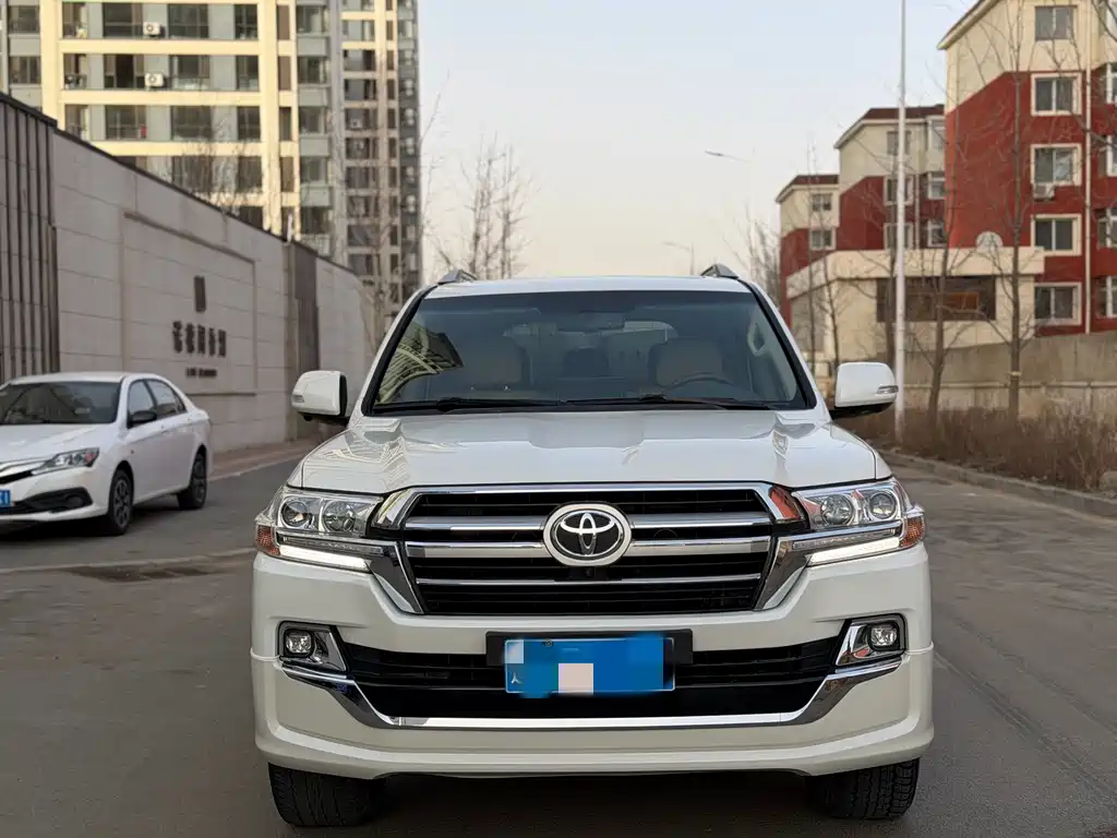 Toyota Land Cruiser 2017 — фото 2
