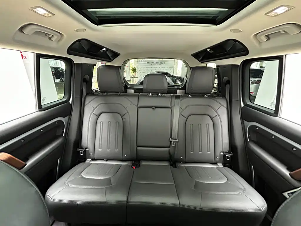 Land Rover Defender 2022 — фото 19