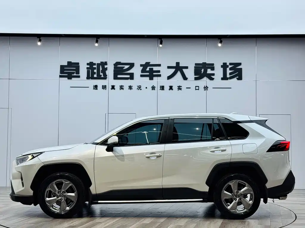 Toyota RAV4 2022 — фото 4