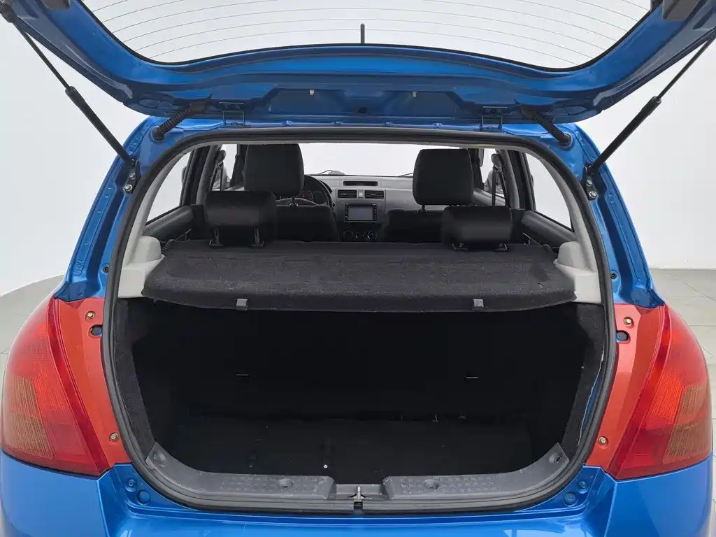 Suzuki Swift 2013 — фото 16