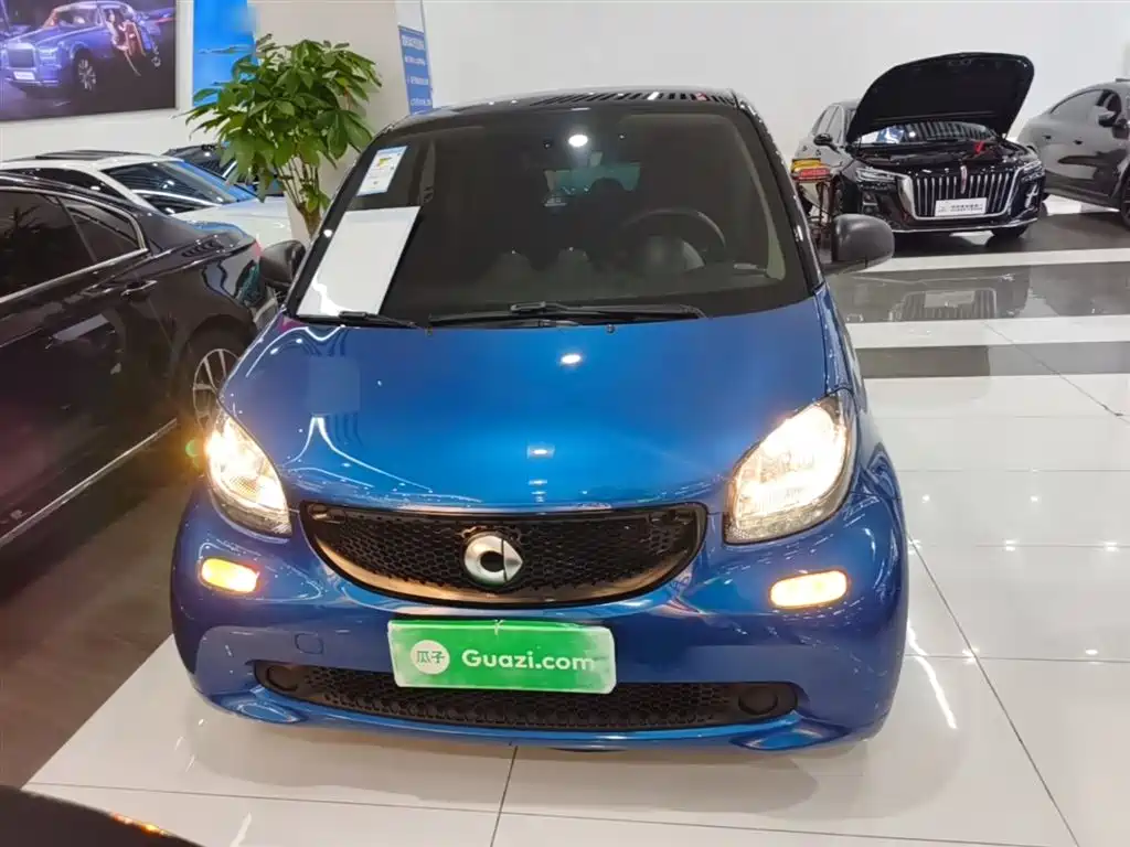 smart Fortwo 2019 — фото 3