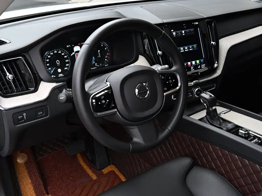 Volvo XC60 2020 — фото 14