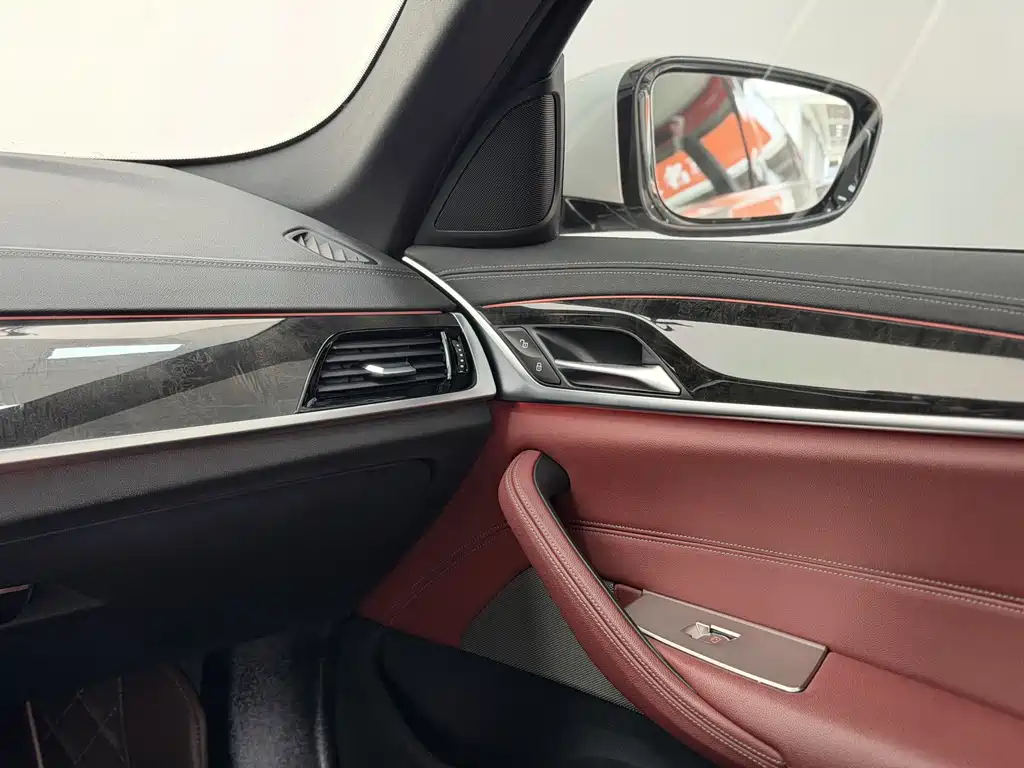 BMW 5 Series New Energy 2022 — фото 9