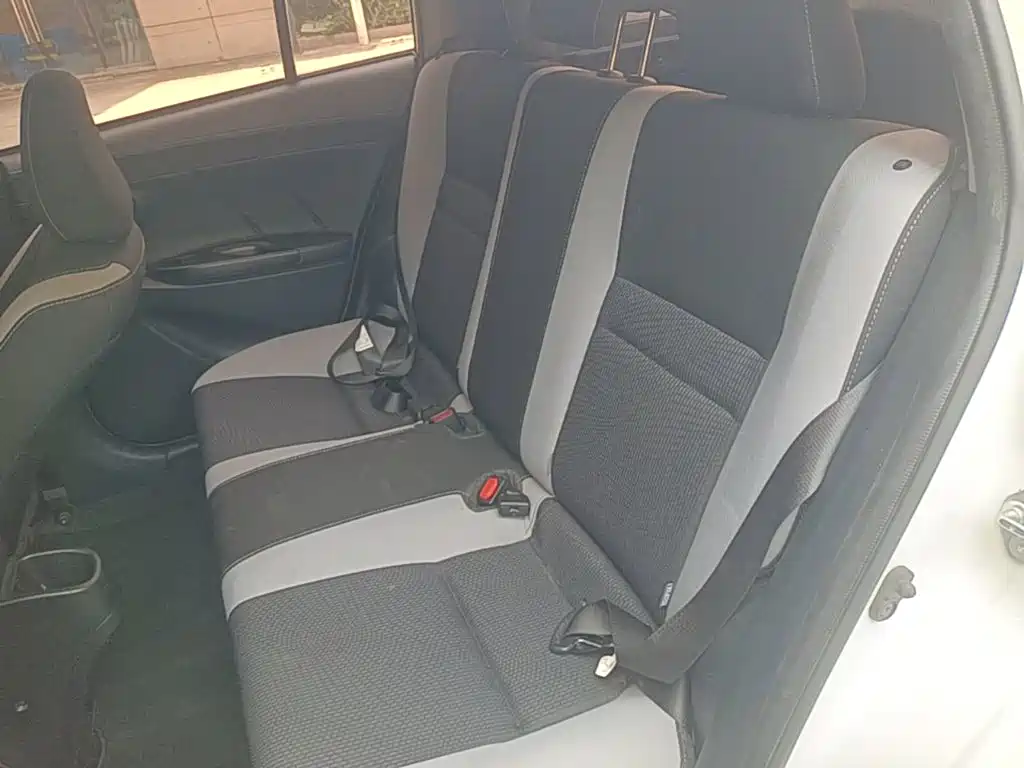 Toyota Yaris L 2022 — фото 17