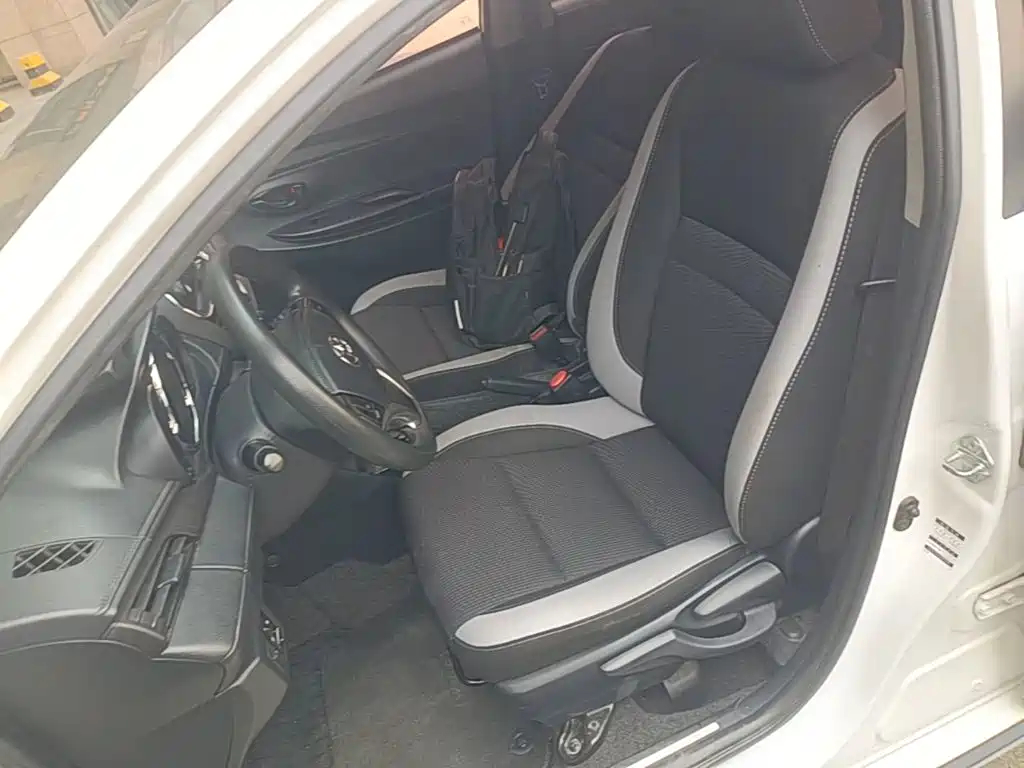 Toyota Yaris L 2022 — фото 15
