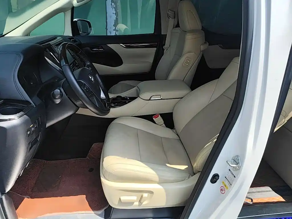 Toyota Alphard 2017 — фото 15