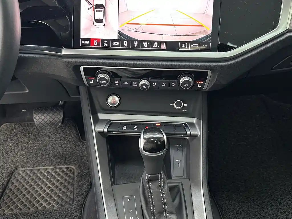 Audi Q3 2023 — фото 14