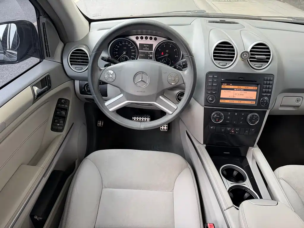Mercedes-Benz M-Class 2011 — фото 10