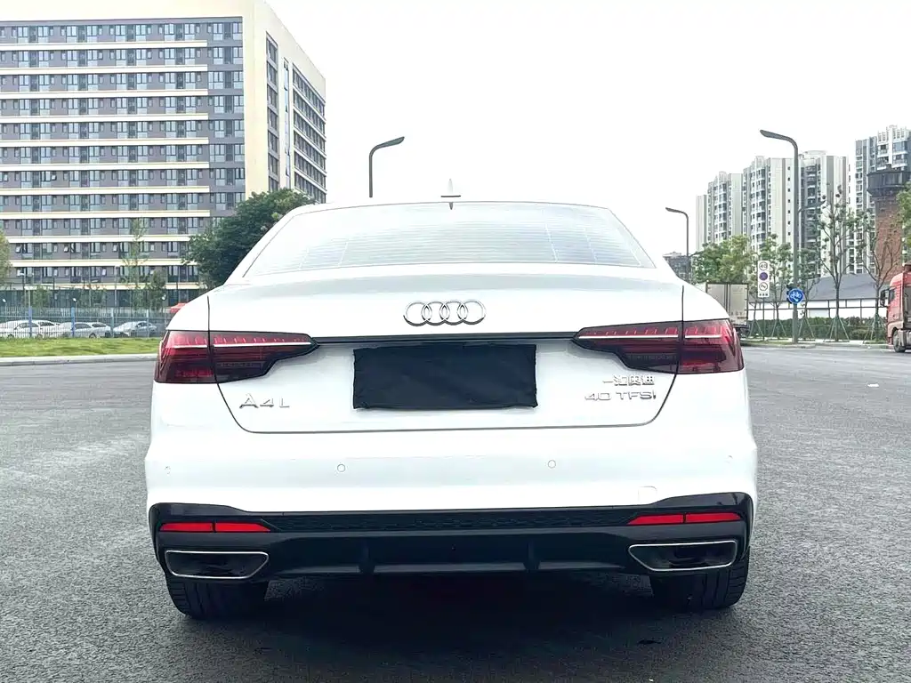 Audi A4L 2023 — фото 14
