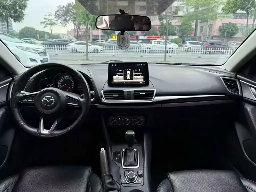 Mazda 3 Axela 2017 — фото 8