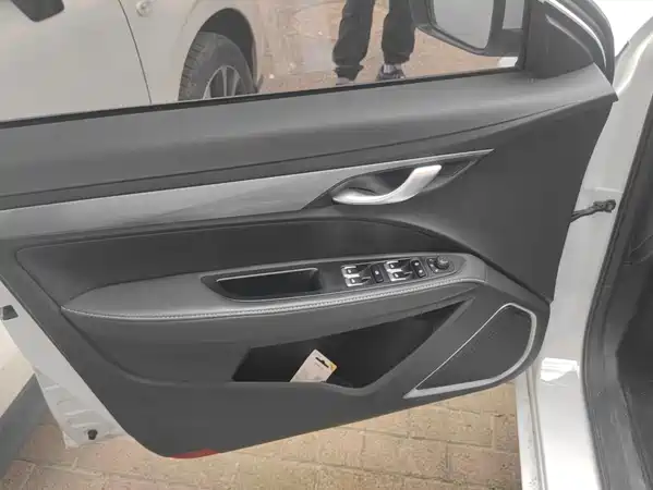 Geely Emgrand 2022