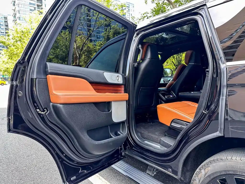 Lincoln Navigator 2021 — фото 16
