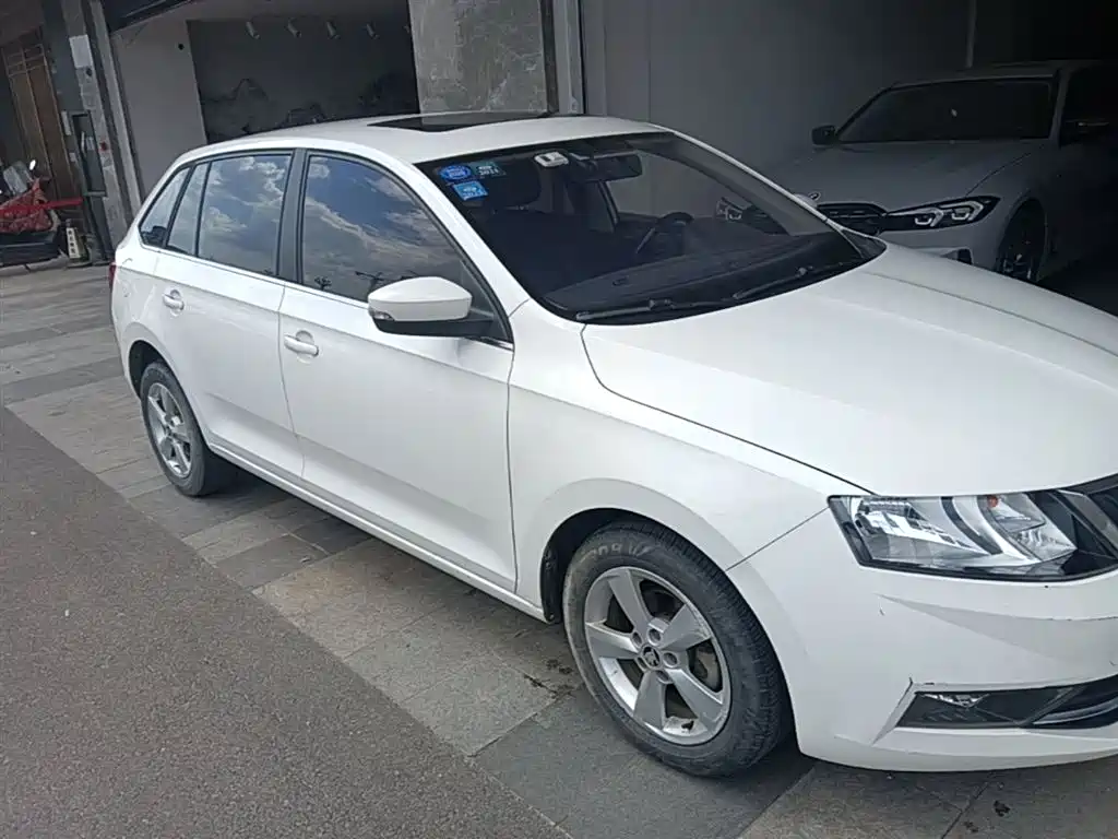 Skoda Rapid Spaceback 2019 — фото 4