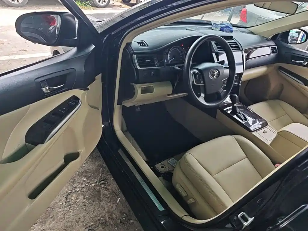 Toyota Camry 2017 — фото 12