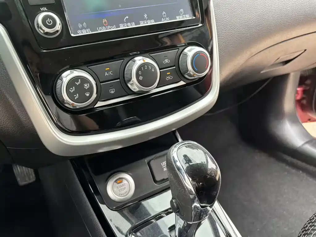 Nissan Tiida 2016 — фото 16