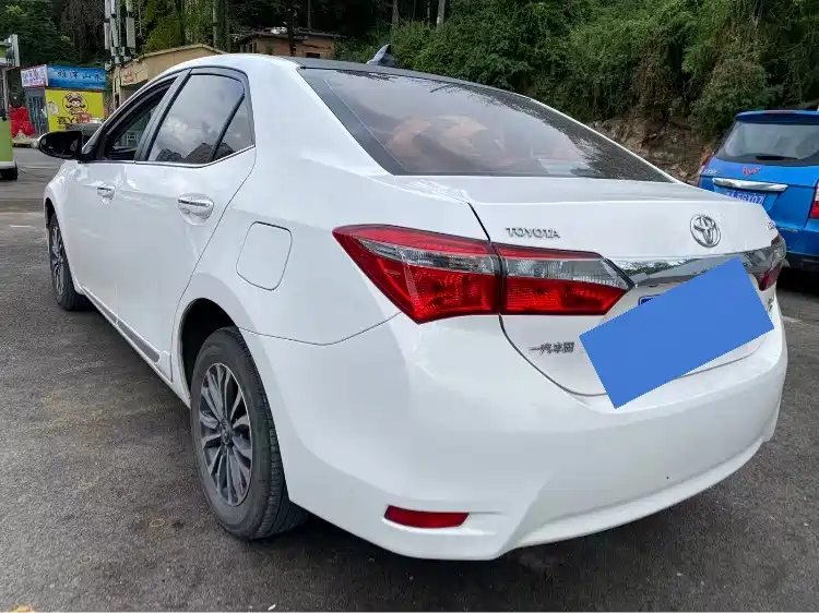 Toyota Corolla 2018 — фото 12