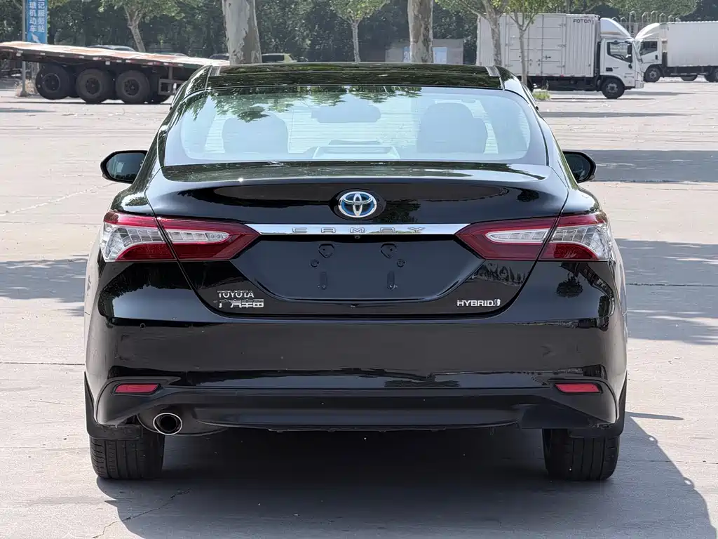 Toyota Camry 2019 — фото 5