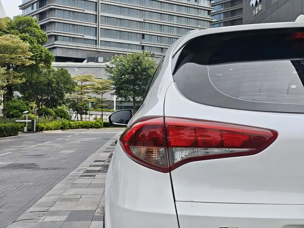 Hyundai Tucson 2017 — фото 18