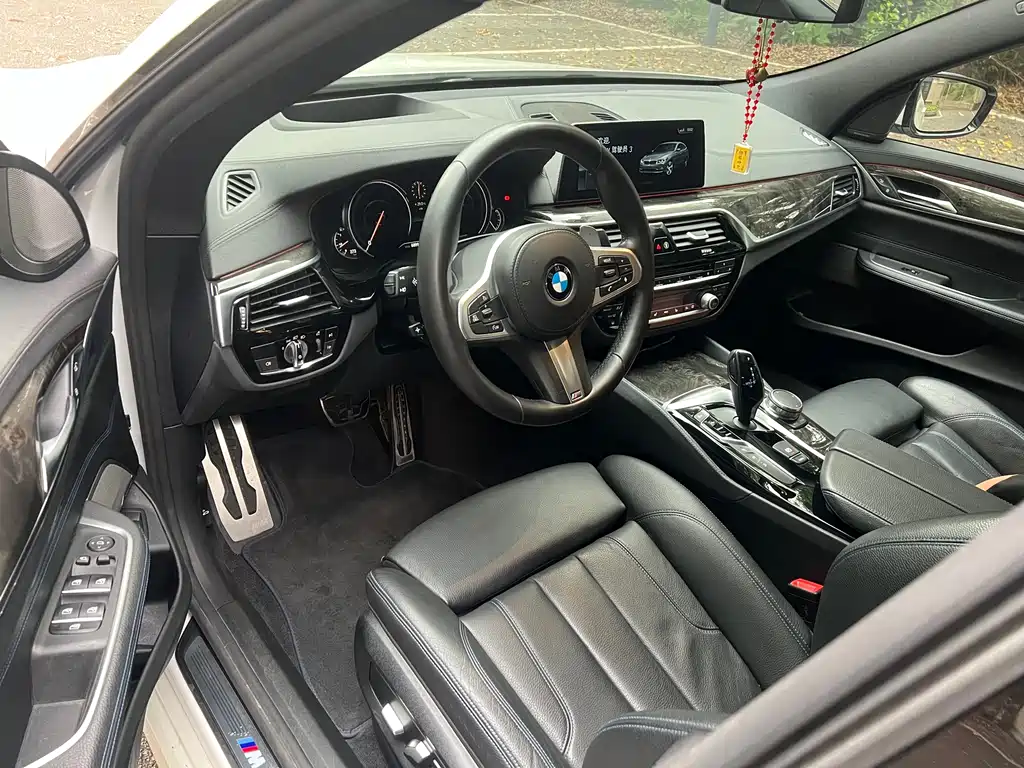 BMW 6 Series GT 2018 — фото 9