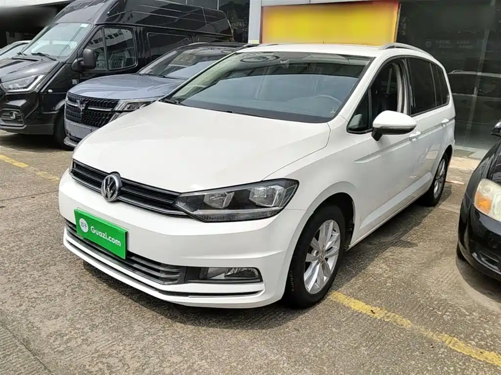 Volkswagen Touran 2017 — фото 1