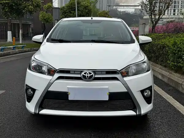 Toyota Yaris L 2015