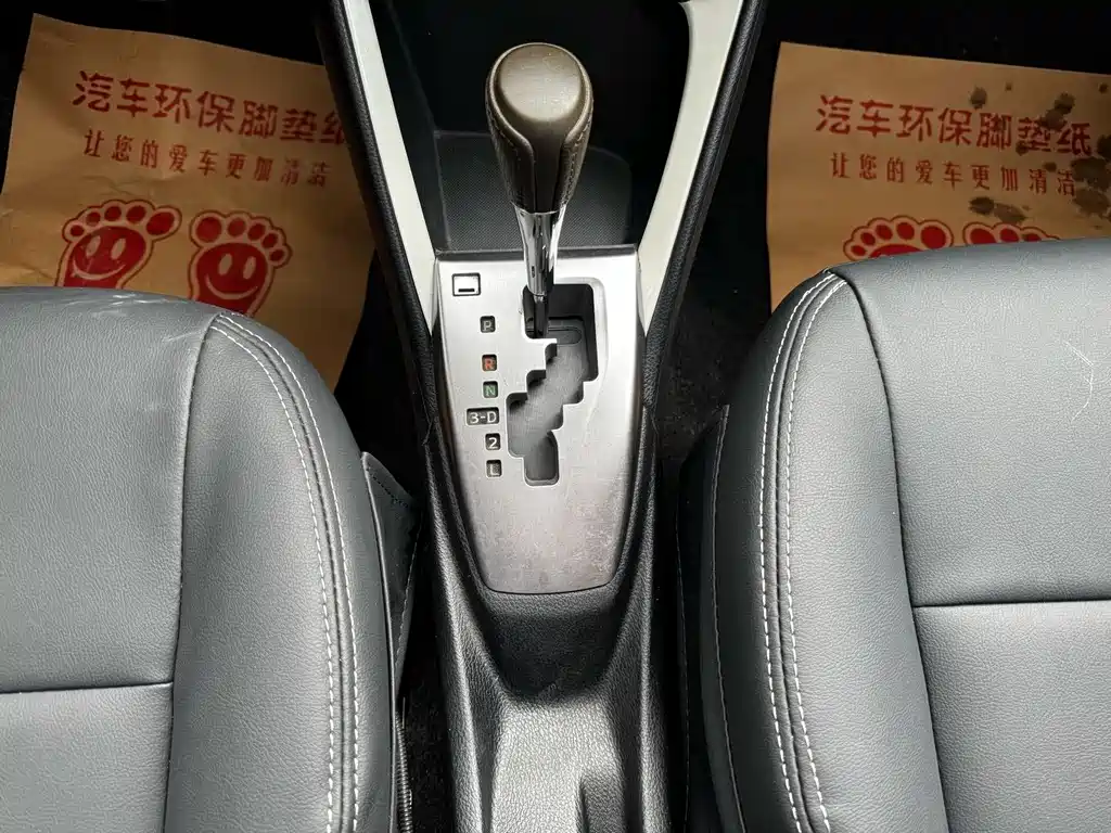 Toyota Yaris L 2015 — фото 17