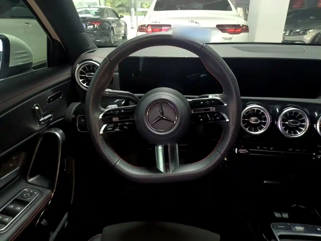 Mercedes-Benz A-Class 2025 — фото 11