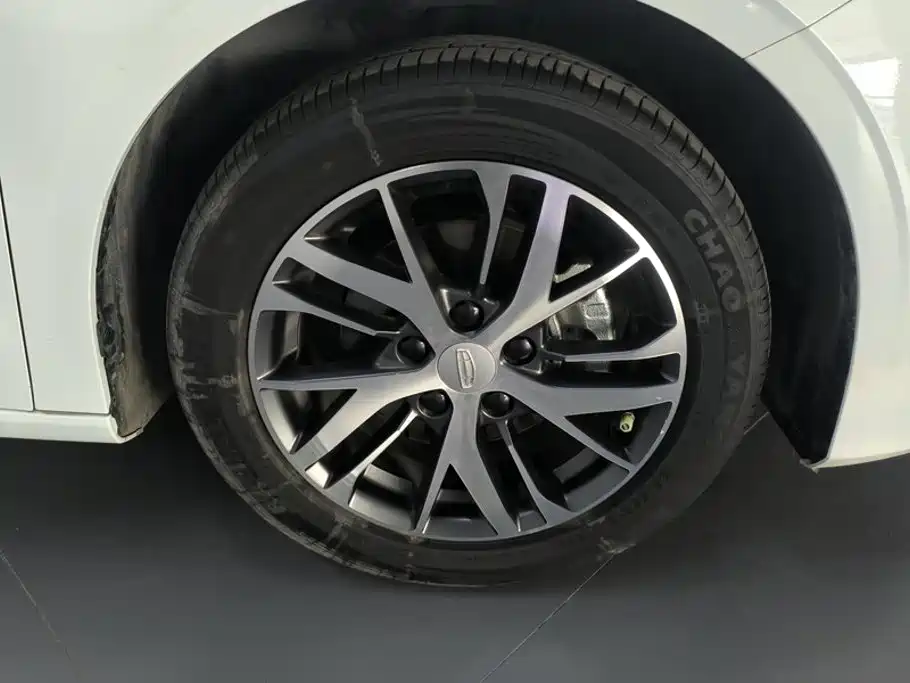 Geely Emgrand 2024