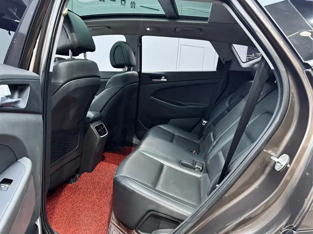 Hyundai Tucson 2017 — фото 10