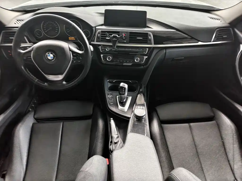 BMW 3 Series 2019 — фото 10