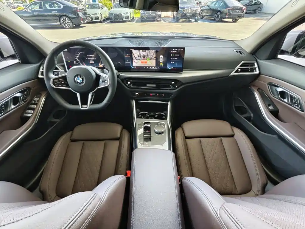 BMW 3 Series 2025 — фото 12