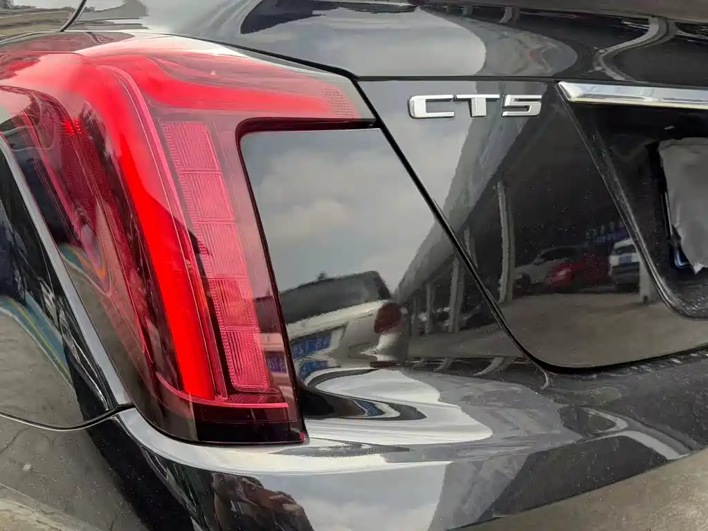 Cadillac CT5 2023 — фото 8