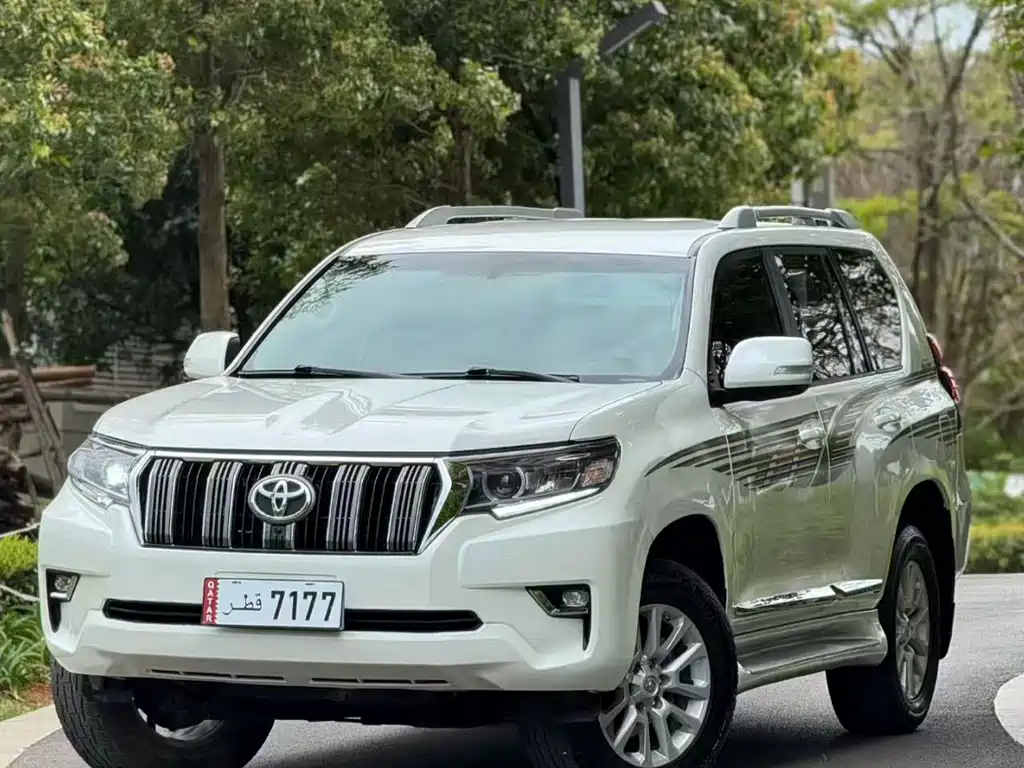 Toyota Prado 2019 — фото 1