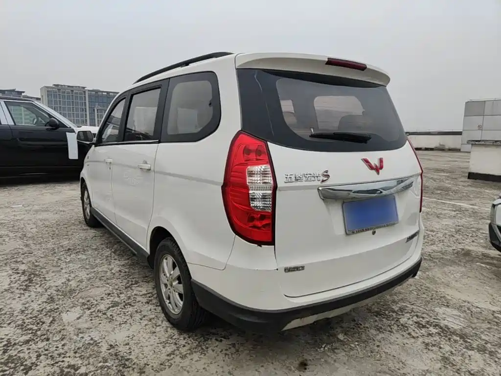 Wuling Hongguang 2015 — фото 5