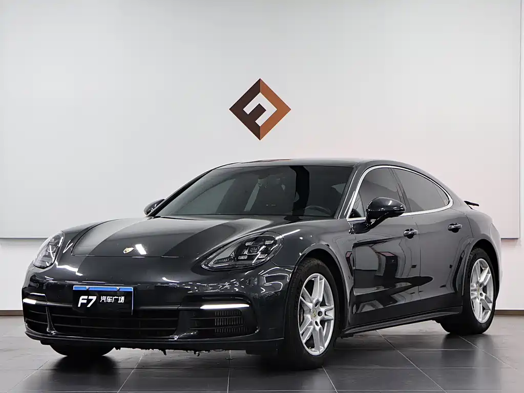 Porsche Panamera 2019 — фото 1