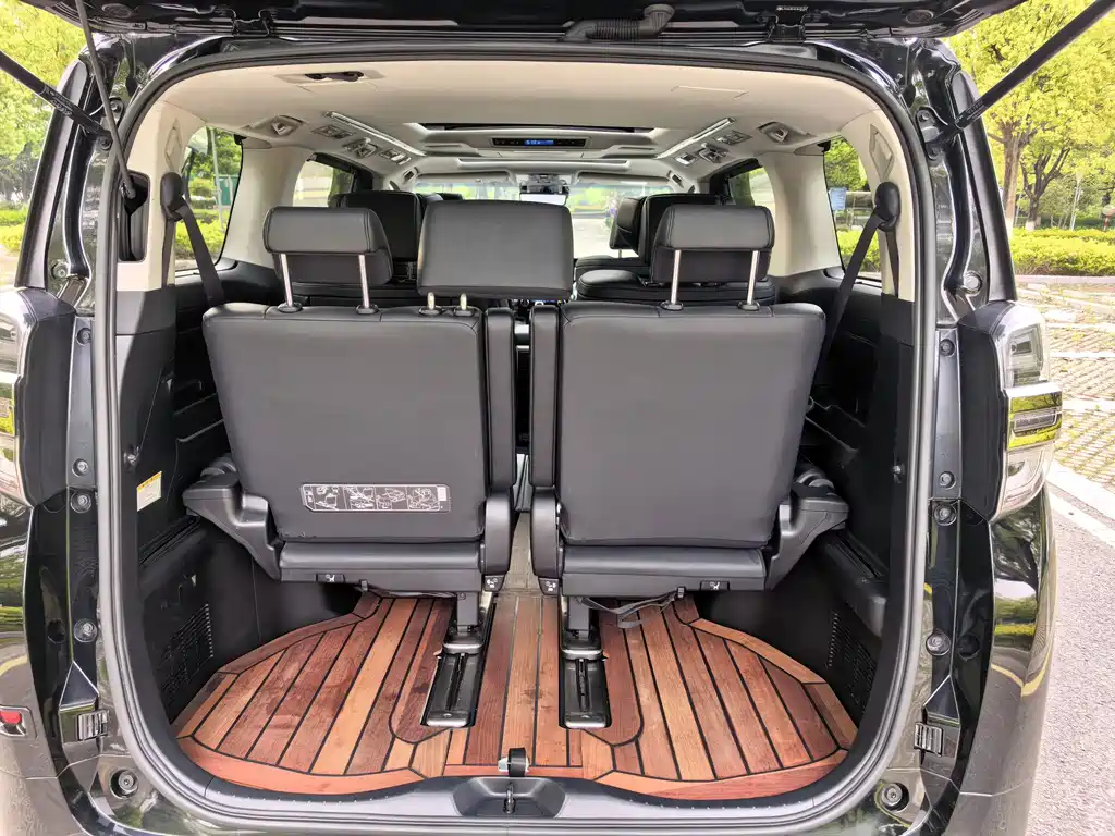 Toyota Vellfire 2021 — фото 16