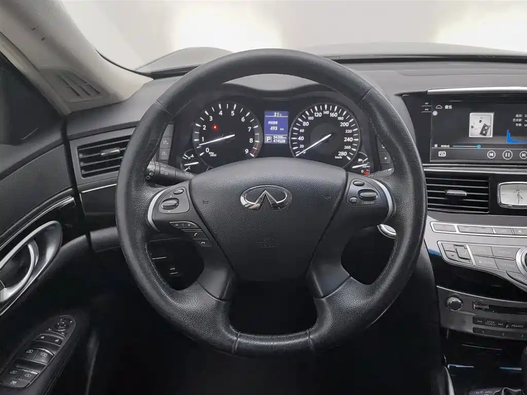 Infiniti Q70 2017 — фото 11
